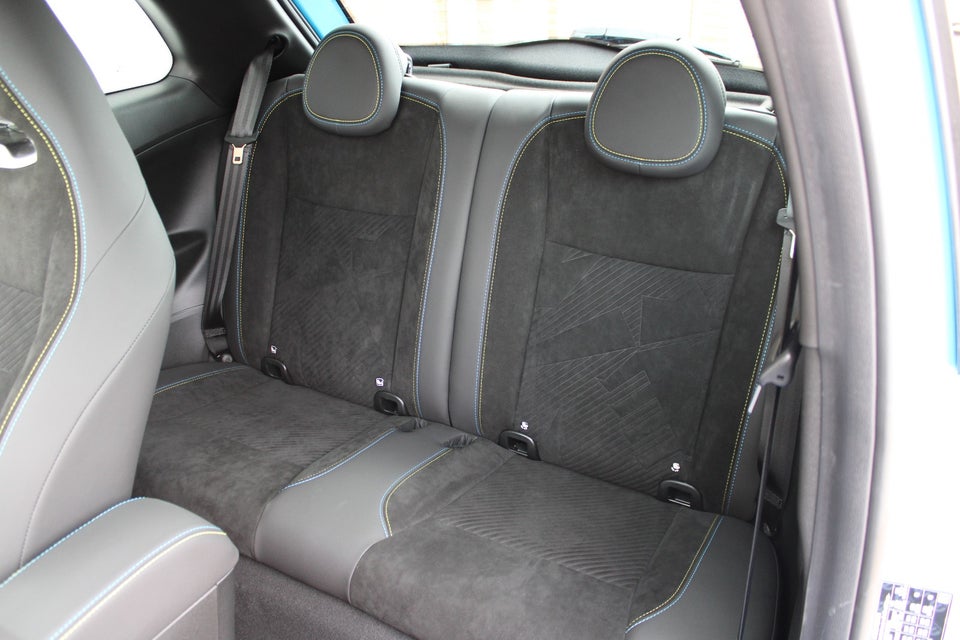 Abarth 500e Scorpionissima 3d