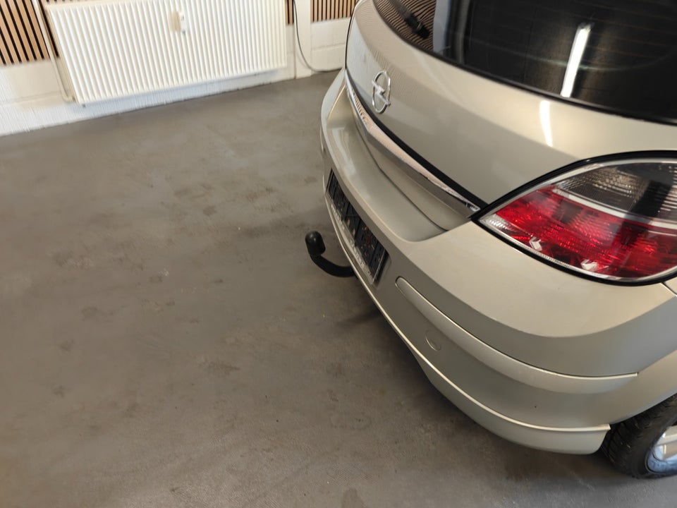 Opel Astra 1,4 16V Enjoy 5d