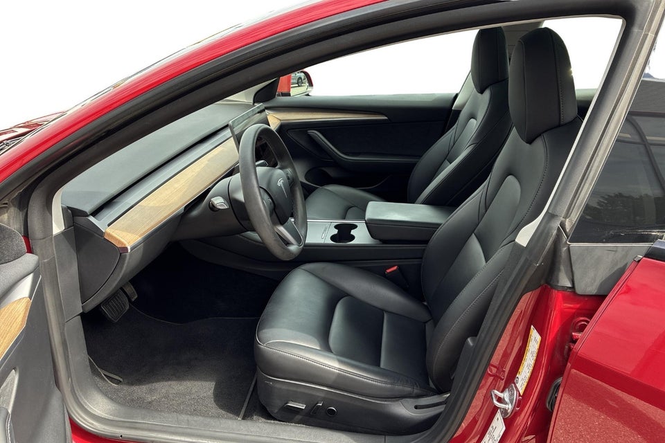 Tesla Model 3 Standard Range+ RWD 4d