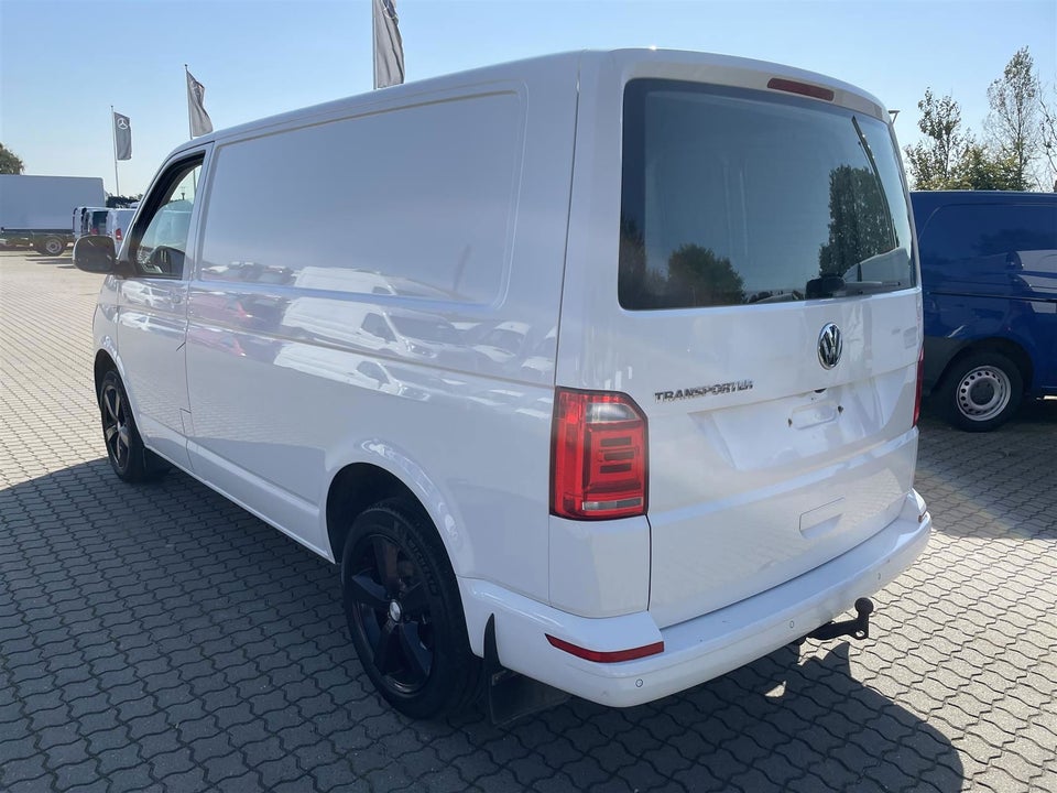 VW Transporter 2,0 TDi 150 Kassevogn DSG kort