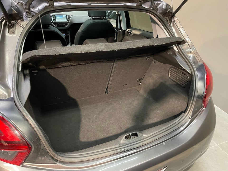 Peugeot 208 1,2 PureTech 82 Selection Sky 5d