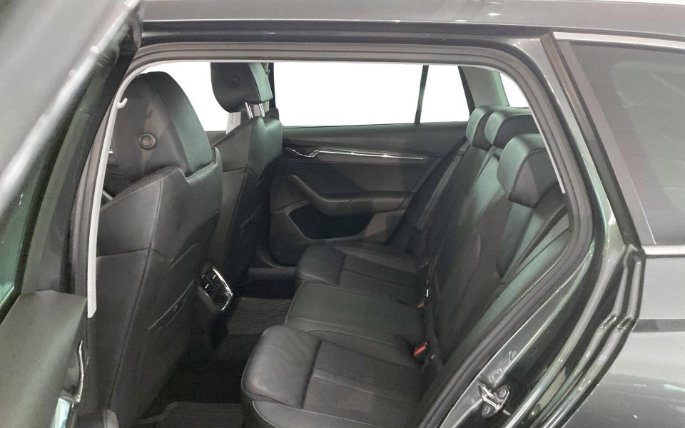 Skoda Octavia 1,4 TSi iV First Edition Combi DSG 5d