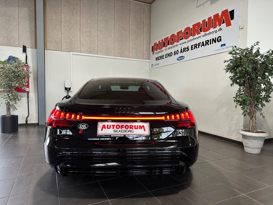 Audi RS e-tron GT quattro 4d