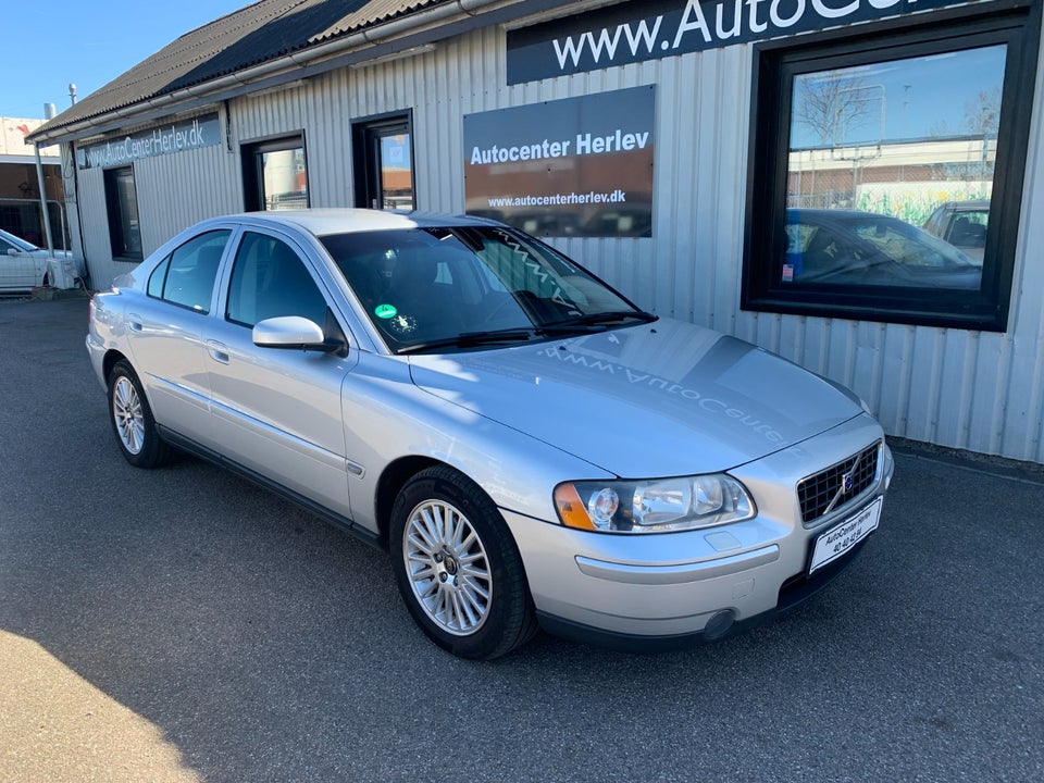 Volvo S60 2,4 140 Momentum 4d