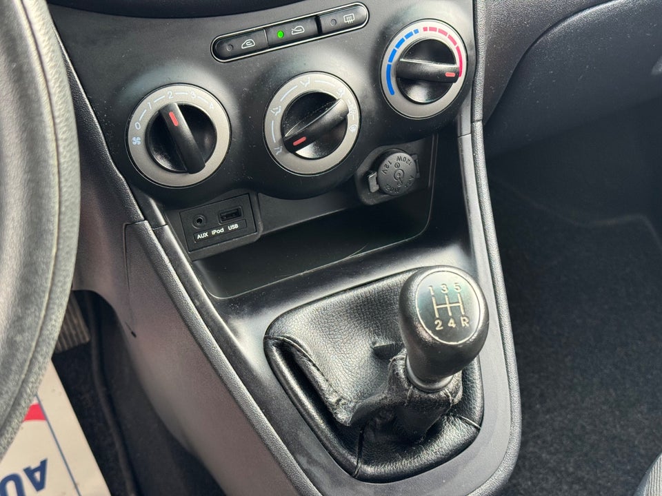 Hyundai i10 1,1 Base 5d