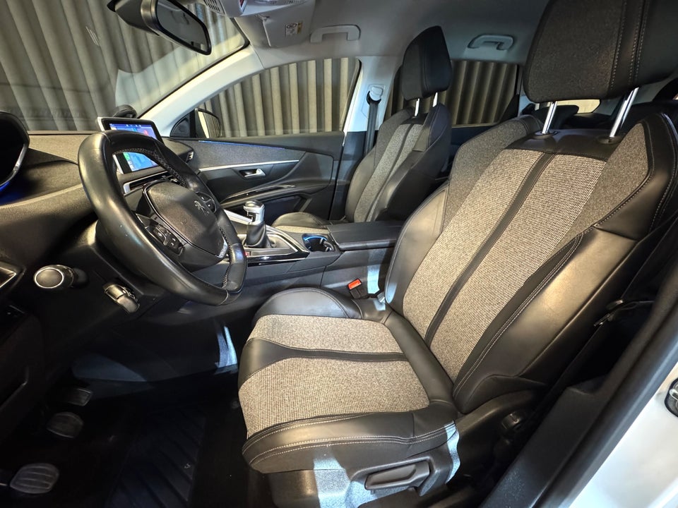 Peugeot 5008 1,6 BlueHDi 120 Allure 7prs 5d