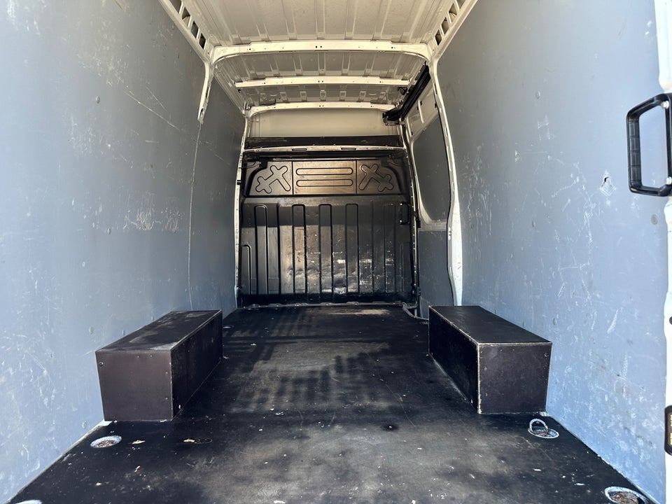 Iveco Daily 2,3 35C12 12m³ Van AG8