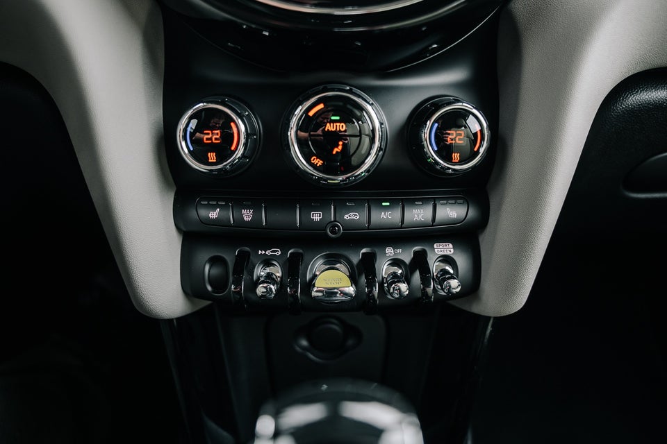 MINI Cooper SE Essential 3d