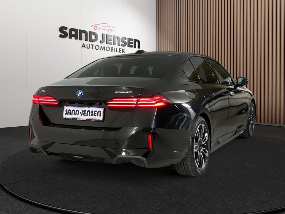 BMW i5 eDrive40 M-Sport 4d