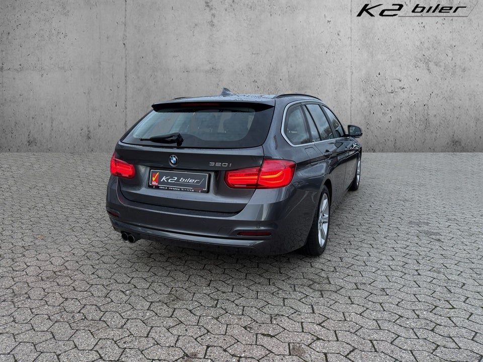 BMW 320i 2,0 Touring aut. 5d