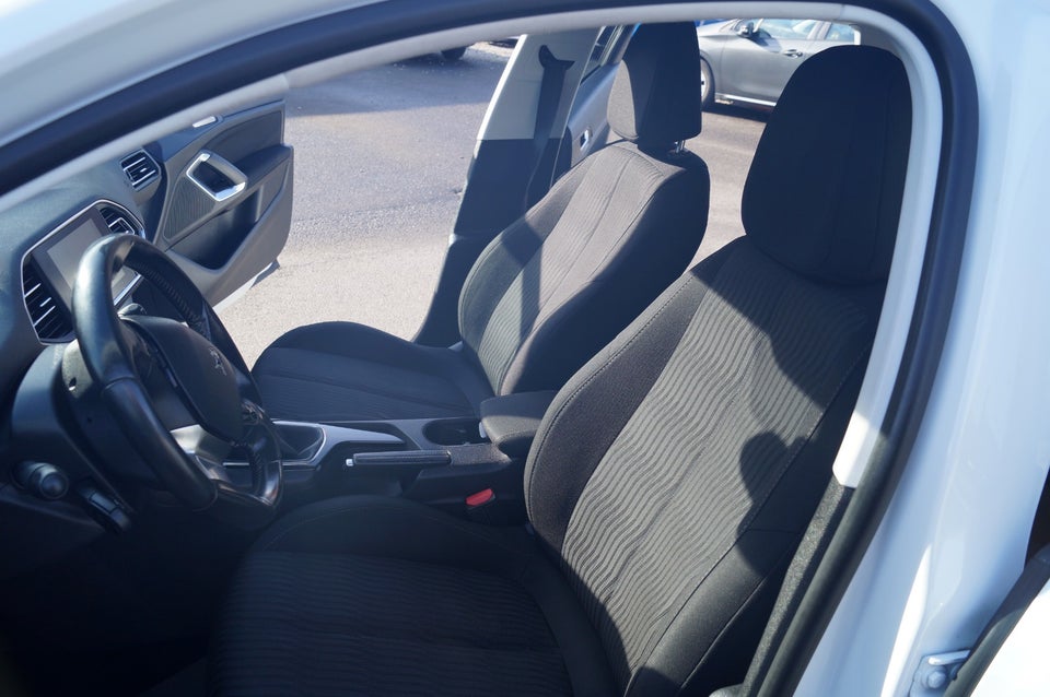 Peugeot 308 1,2 e-THP 110 Active SW 5d