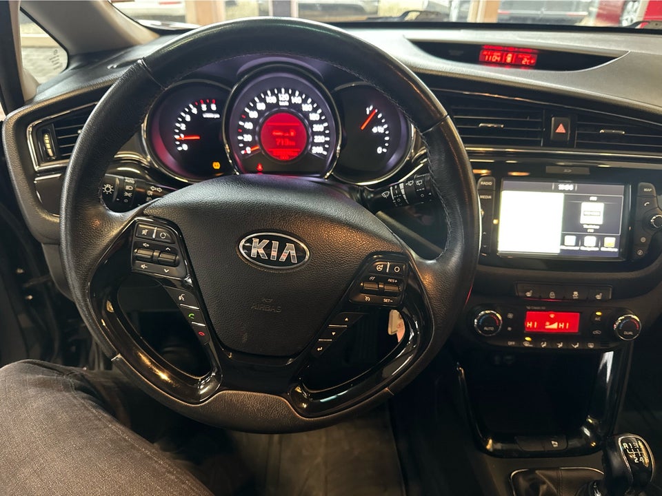 Kia Ceed 1,6 CRDi 136 Attraction SW 5d