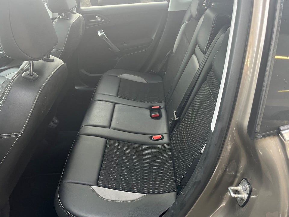 Peugeot 2008 1,2 e-THP 110 Allure Sky EAT6 5d