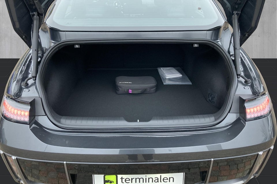 Hyundai Ioniq 6 77 Essential 4d