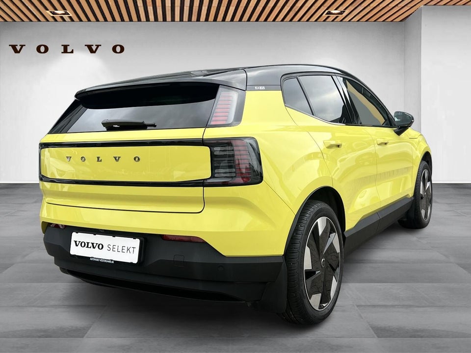 Volvo EX30 Extended Range Plus 5d
