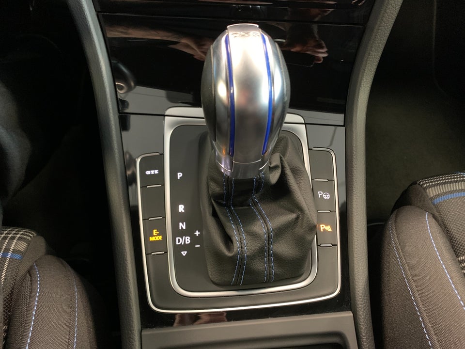 VW Golf VII 1,4 GTE DSG 5d