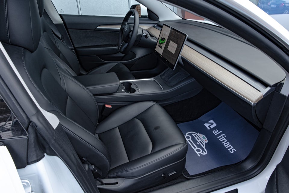 Tesla Model 3 RWD 4d