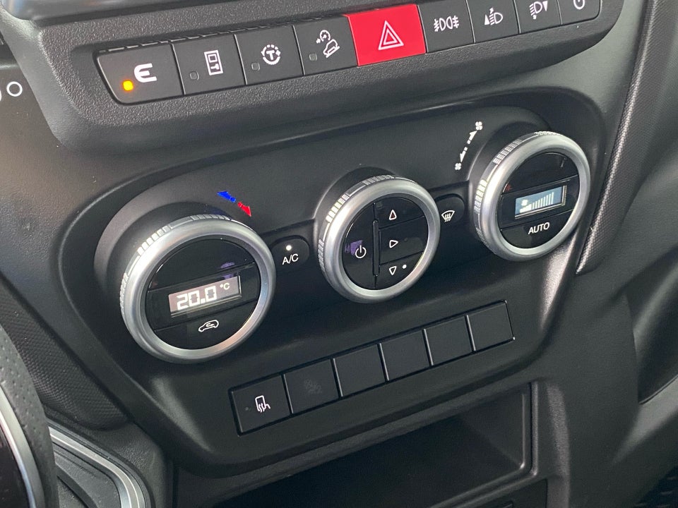 Iveco Daily 3,0 35S18 4100mm Box m/lift AG8