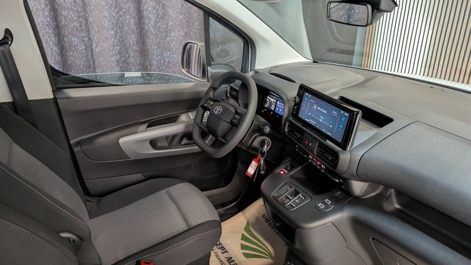 Toyota ProAce City Verso 50 Medium Family 5d