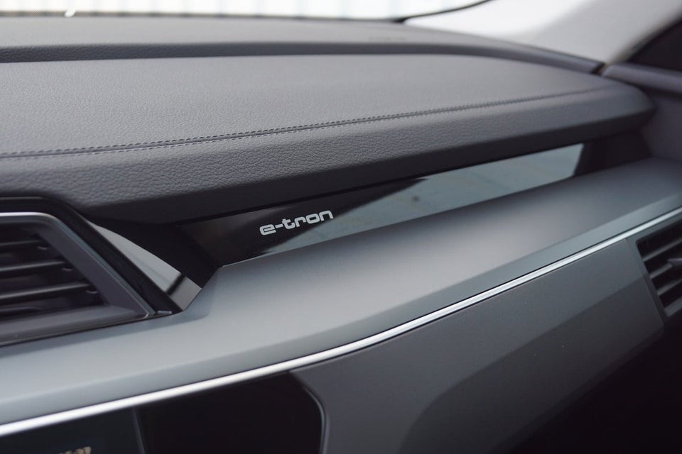 Audi Q8 e-tron 55 Advanced quattro 5d