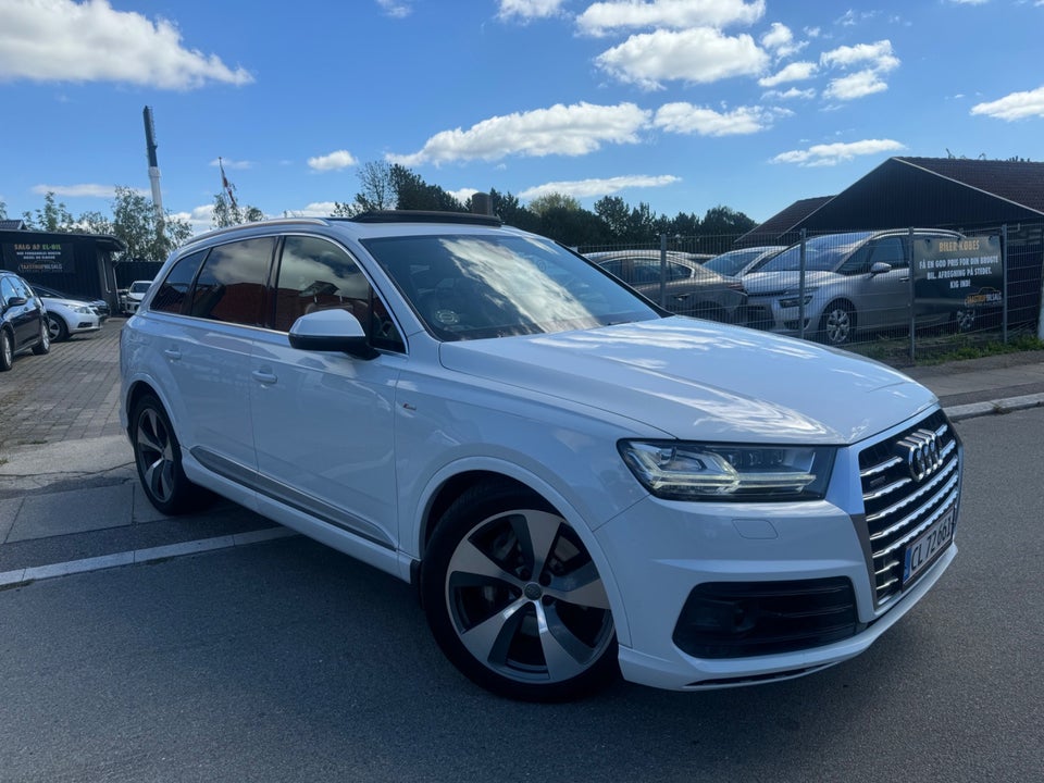 Audi Q7 3,0 TDi 272 S-line quattro Tiptr. 7prs 5d