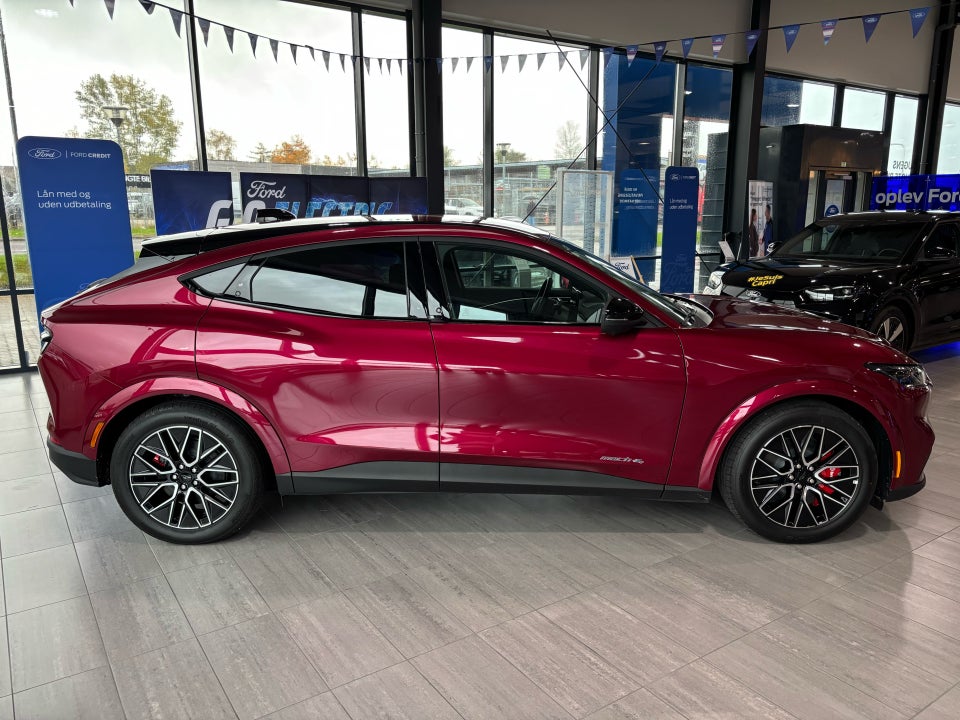 Ford Mustang Mach-E 98 Premium Extended Range AWD 5d