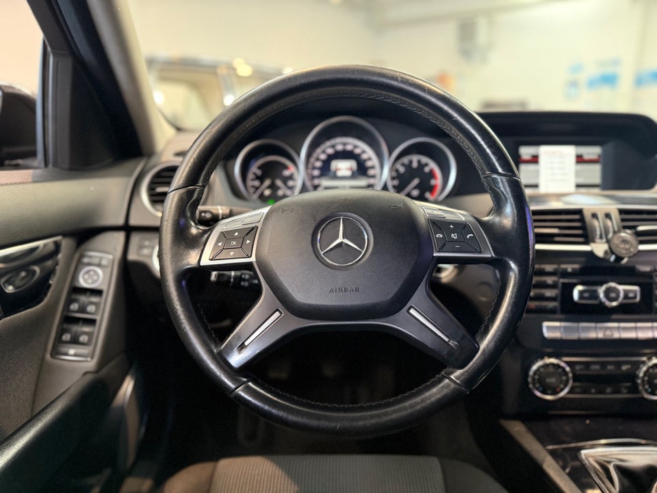 Mercedes C200 2,2 CDi BE 4d
