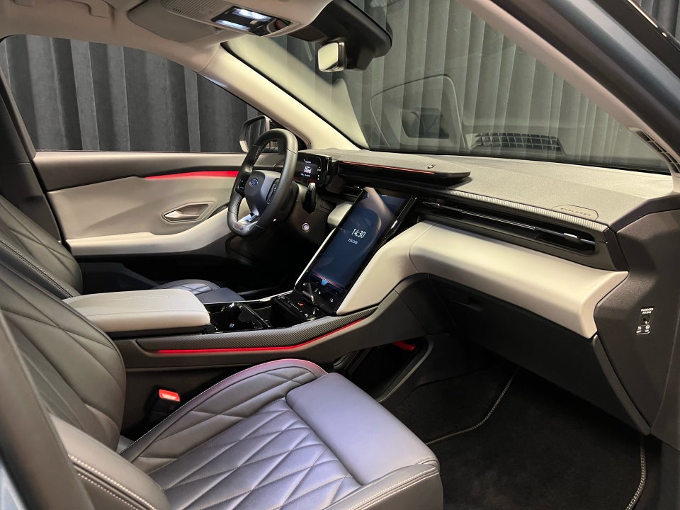 Ford Explorer 77 Premium Extended Range 5d