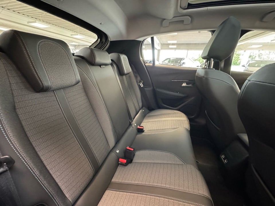 Peugeot 208 1,2 PureTech 100 Allure Lux EAT8 5d