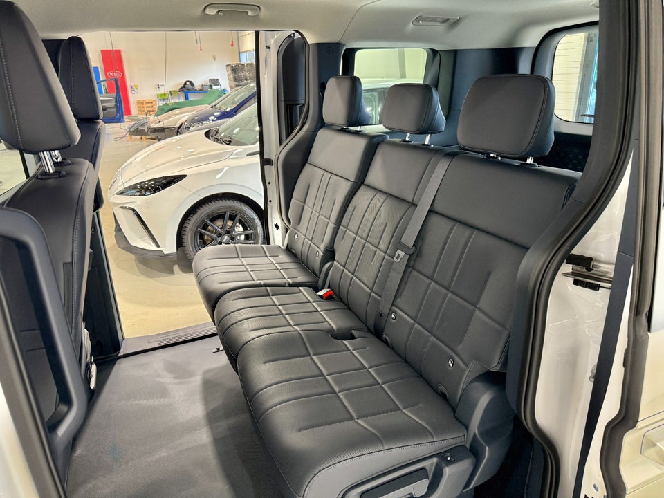 Kia PV5 71 Long Range Upgrade 5d