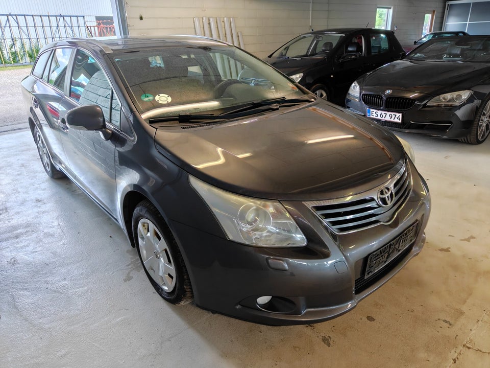 Toyota Avensis 1,6 VVT-i T1 stc. 5d