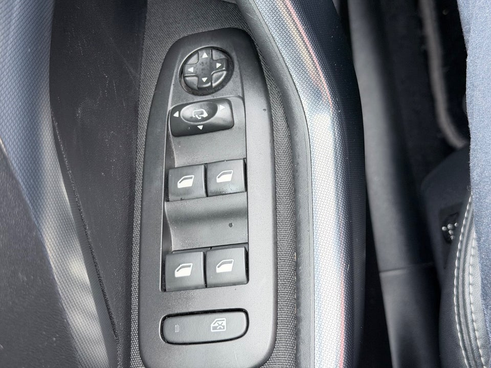 Peugeot 2008 1,5 BlueHDi 100 Prestige Sky 5d