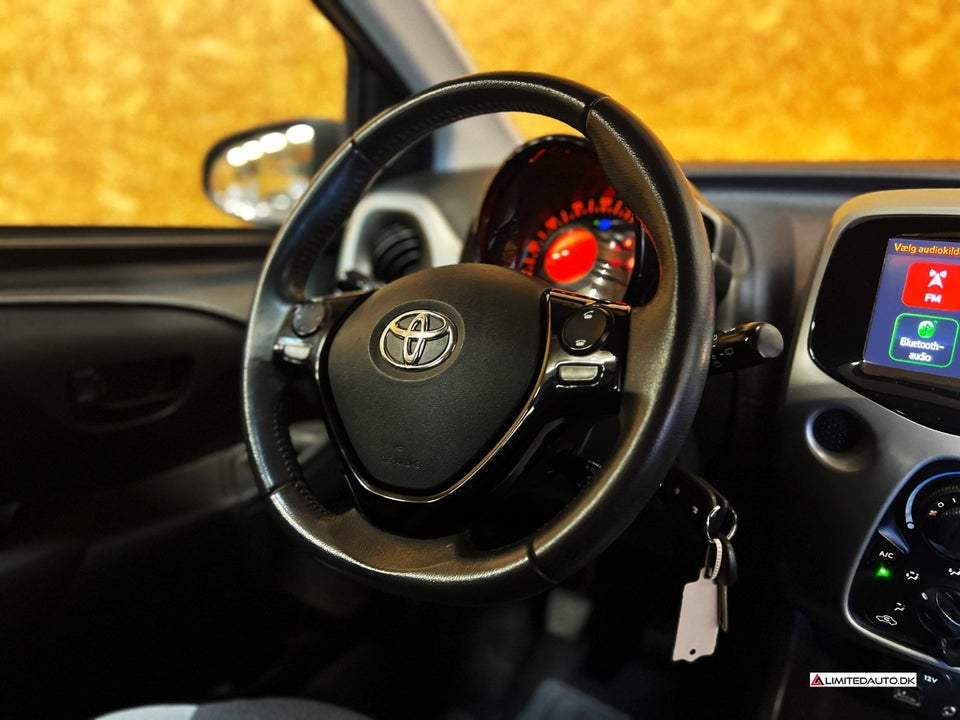 Toyota Aygo 1,0 VVT-i x-press 5d