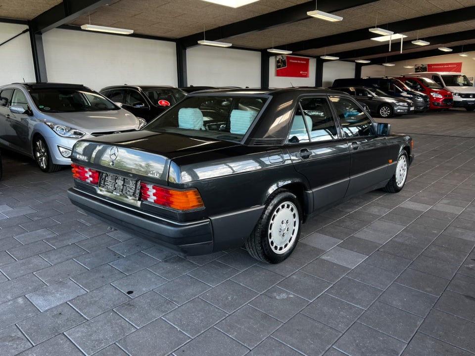 Mercedes 190 E 2,6  4d