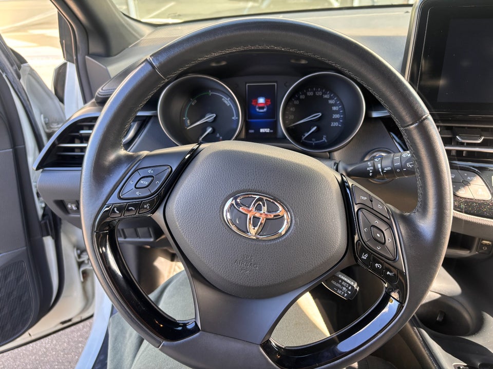 Toyota C-HR 1,8 Hybrid Limited CVT 5d