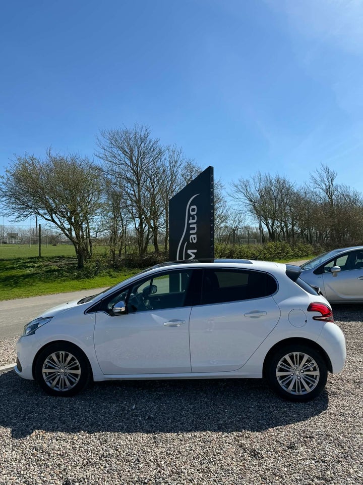 Peugeot 208 1,6 BlueHDi 100 Allure Sky 5d