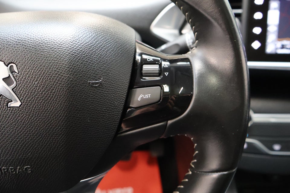 Peugeot 308 1,6 BlueHDi 120 Selection Sky 5d