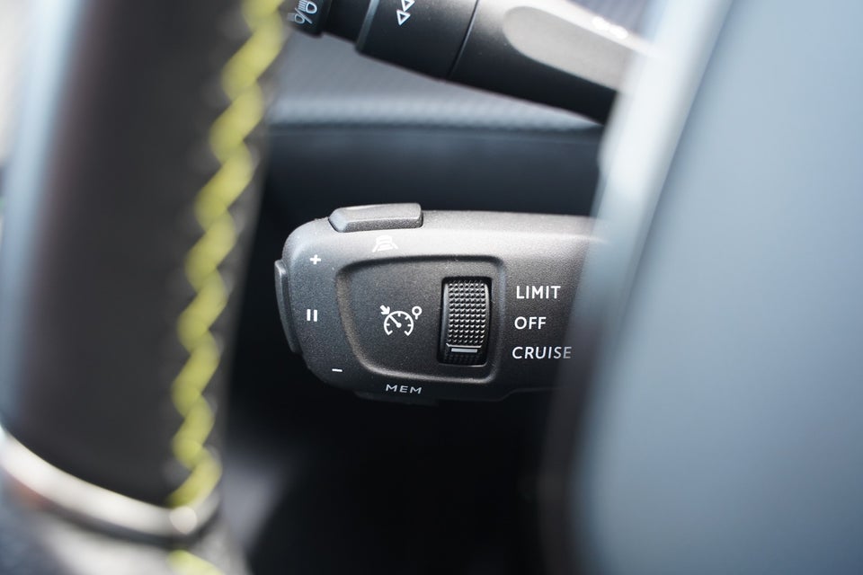 Peugeot e-2008 50 GT 5d