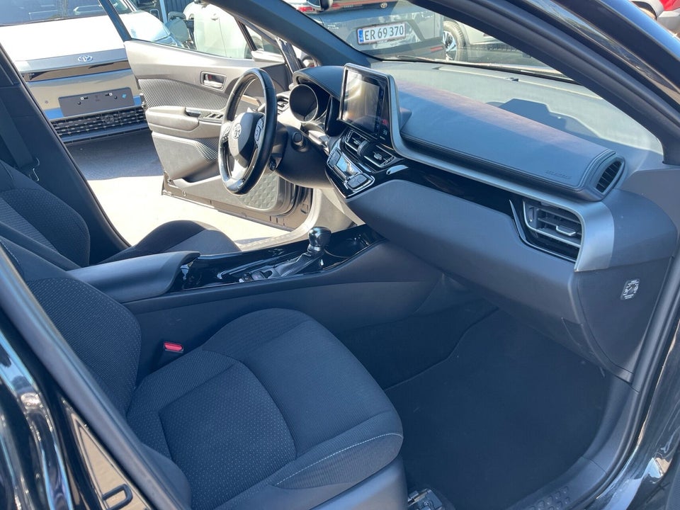 Toyota C-HR 1,8 Hybrid Selected CVT 5d