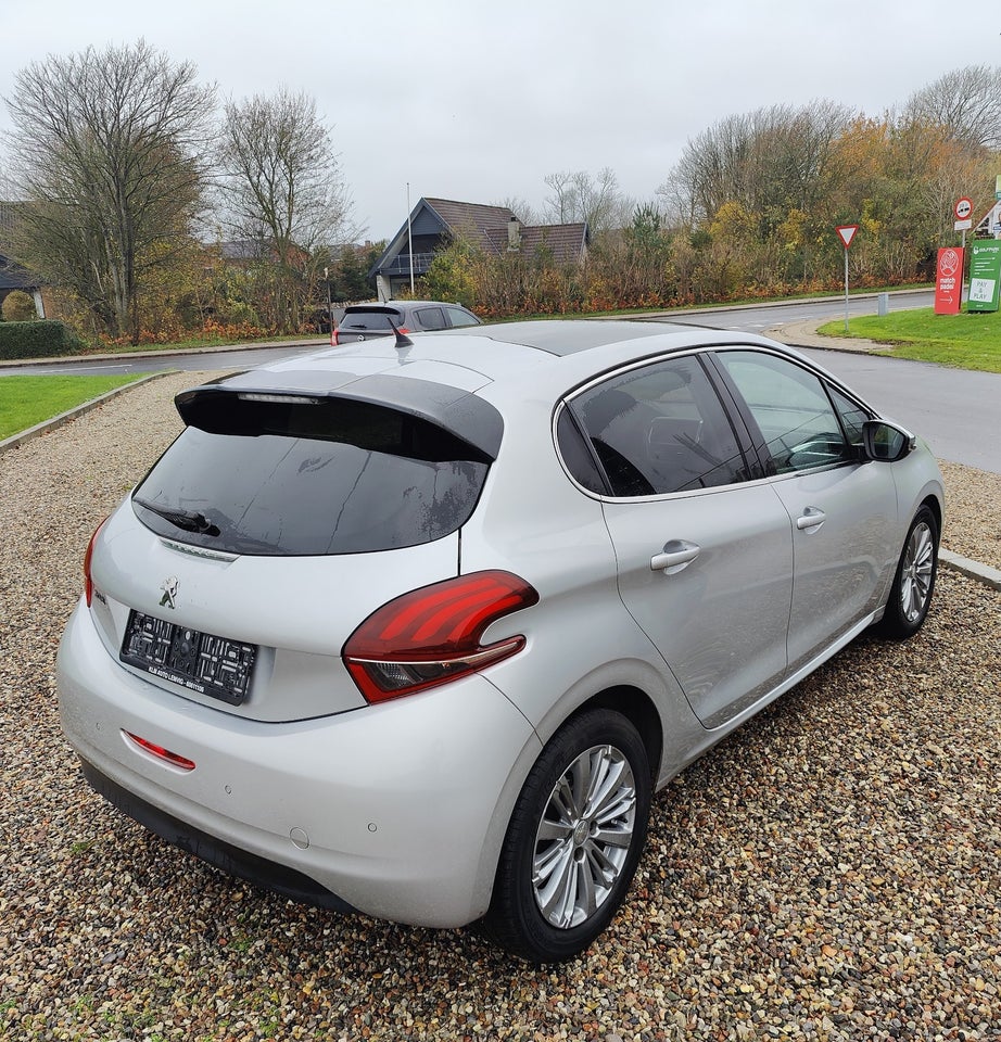 Peugeot 208 1,6 BlueHDi 100 Allure Sky 5d