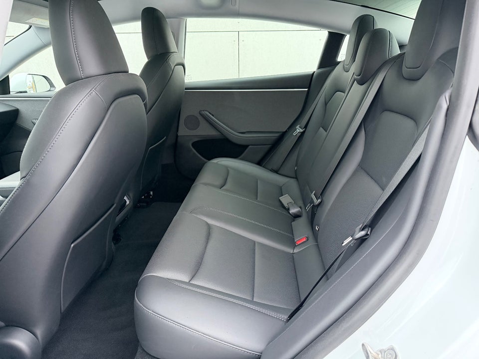 Tesla Model 3 RWD 4d