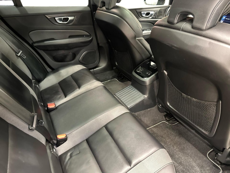 Volvo V60 2,0 T6 ReCharge R-Design aut. AWD 5d