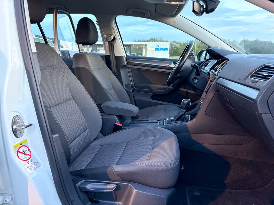 VW Golf VII 2,0 TDi 150 Comfortline Connect DSG Van 5d