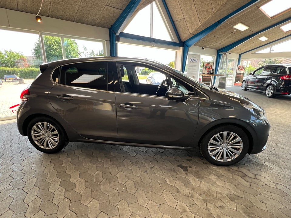 Peugeot 208 1,5 BlueHDi 100 Infinity Sky 5d