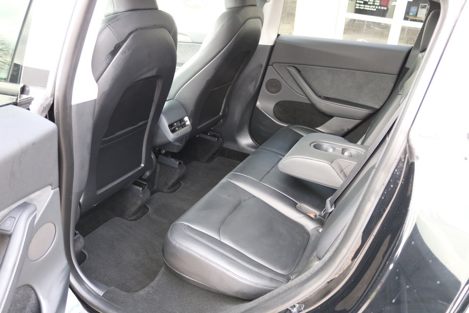 Tesla Model Y Long Range AWD 5d