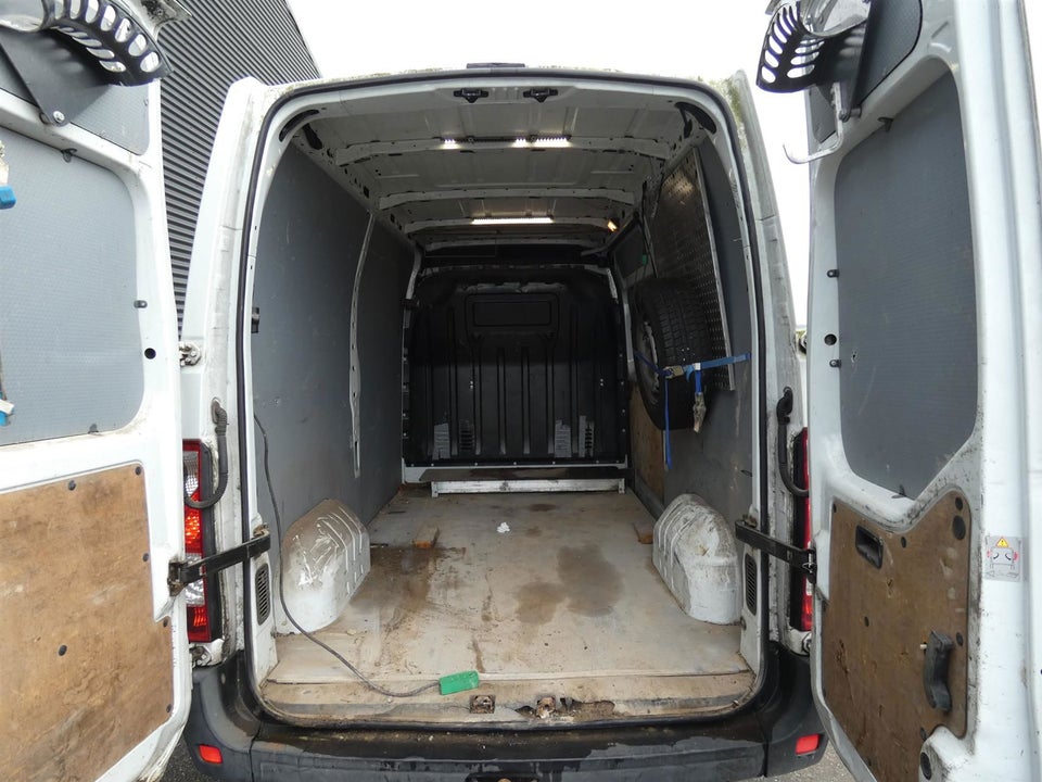 Renault Master III T33 2,3 dCi 135 L2H2 Kassevogn