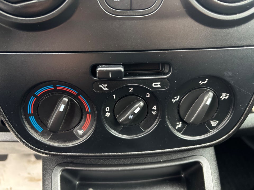 Fiat Fiorino 1,3 MJT 80 Professional MTA Van 5d