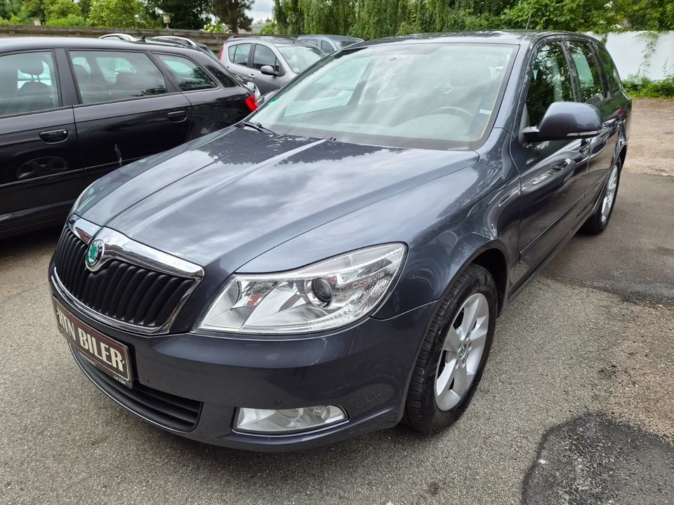 Skoda Octavia 1,6 TDi 105 Ambiente Combi 5d