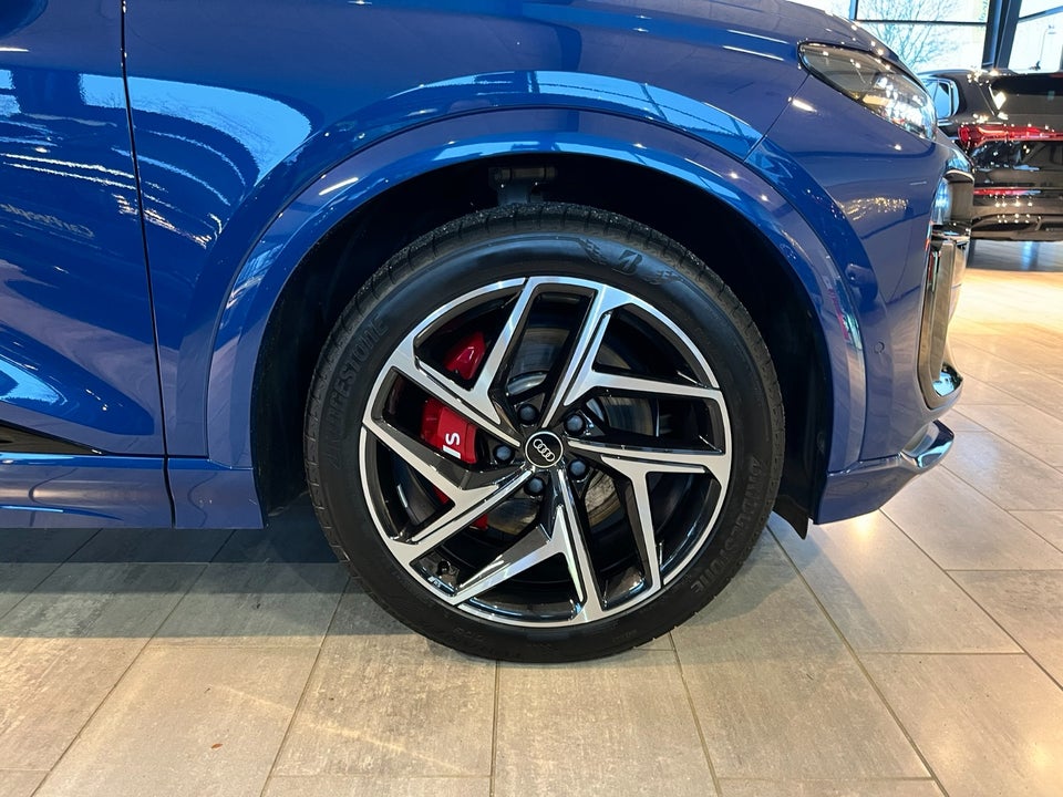 Audi SQ6 e-tron quattro 5d