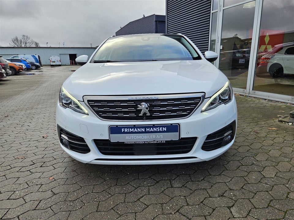 Peugeot 308 1,5 BlueHDi 130 Selection Sky 5d